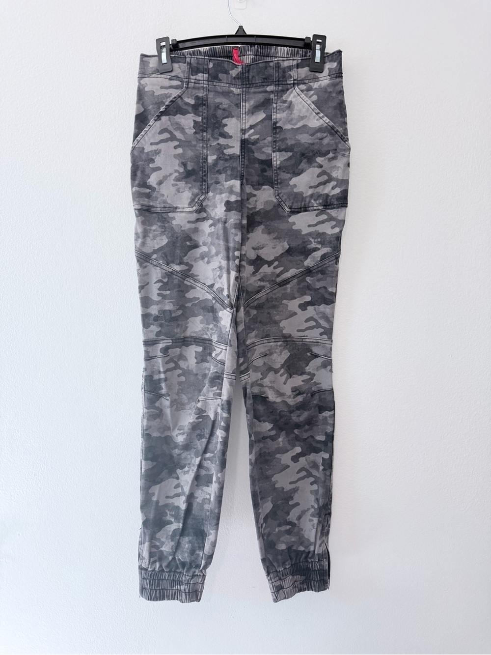 SPANX Stretch Twill Jogger Pants Womens M Gray Camo Pull On Tummy Control